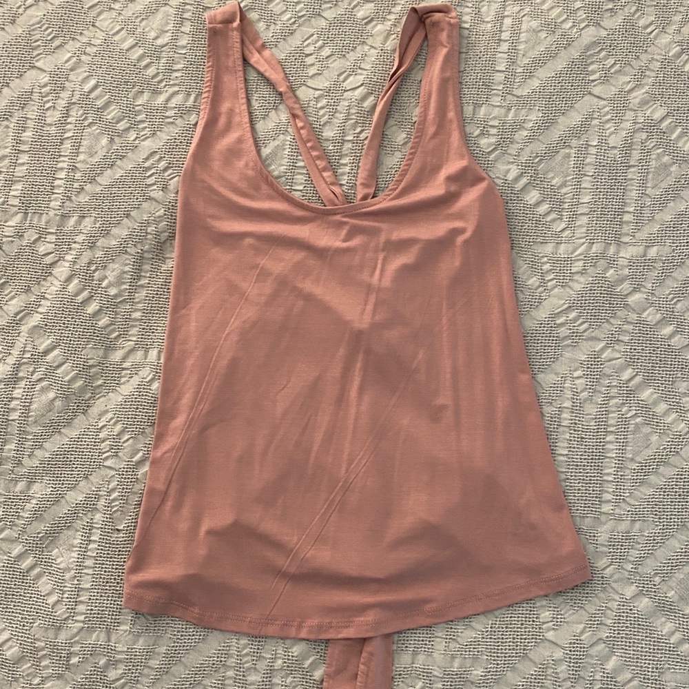 NWT Lulu’s tie back mauve tank top
